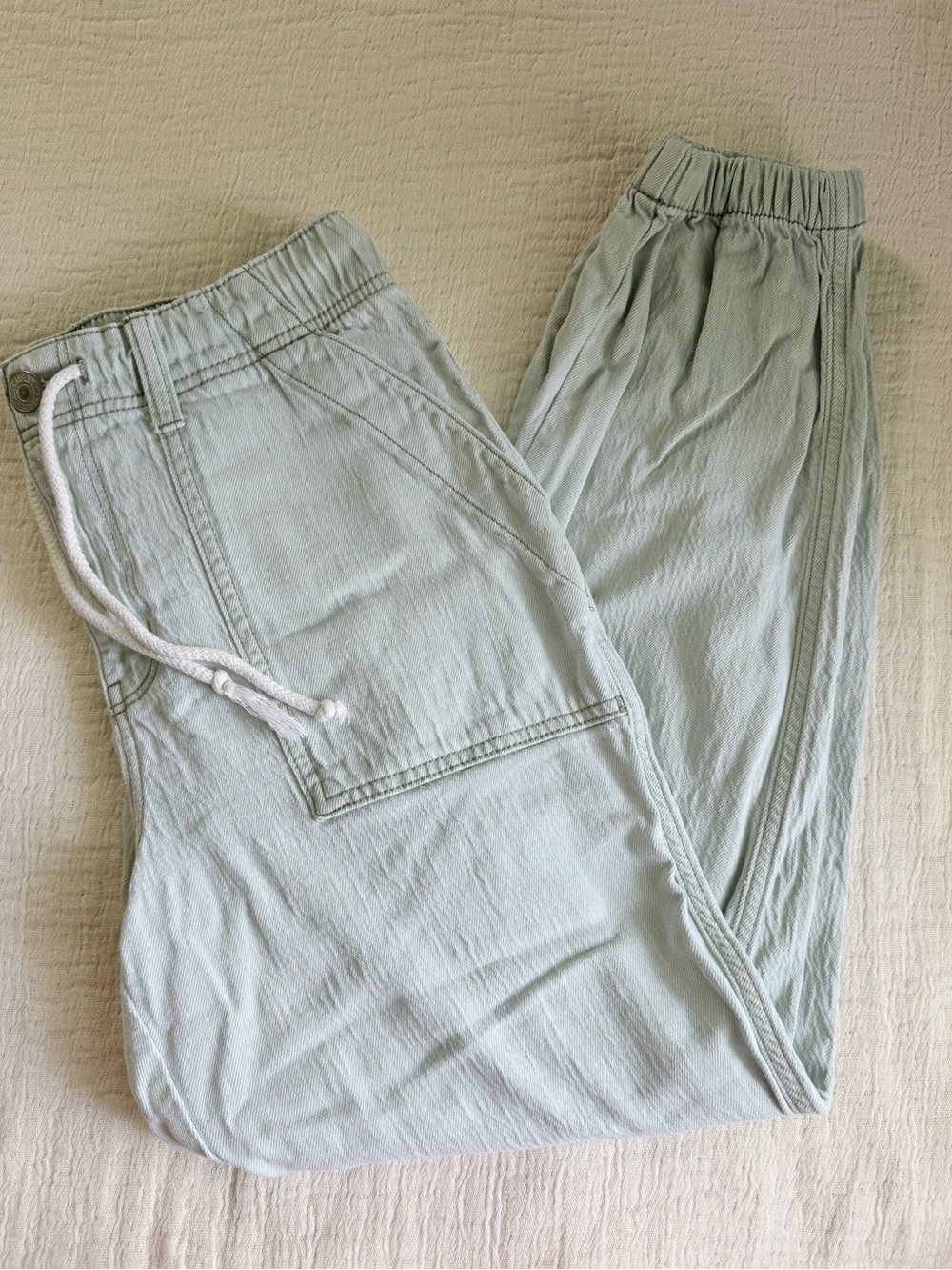 American Eagle light green jogger pants